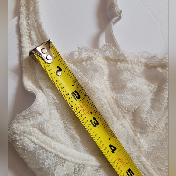 Elegant Lace Bralette - Picture 9 of 12